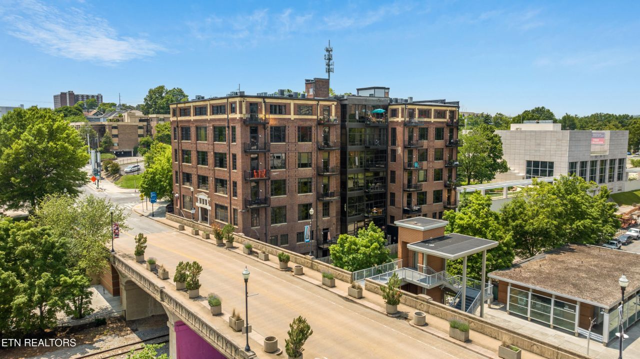 1060 Worlds Fair Park Drive, Knoxville, TN 37916 Main Photo