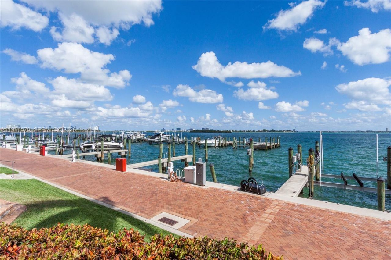 4000 Towerside Ter, Unit 1701, Miami, FL 33138 Photo