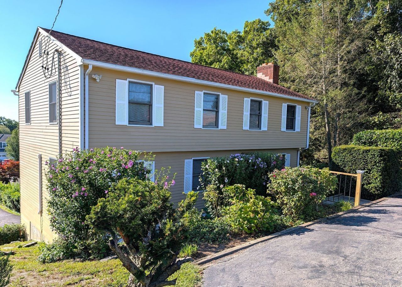 42 Fairway, Fairfield, CT 06825 Main Photo