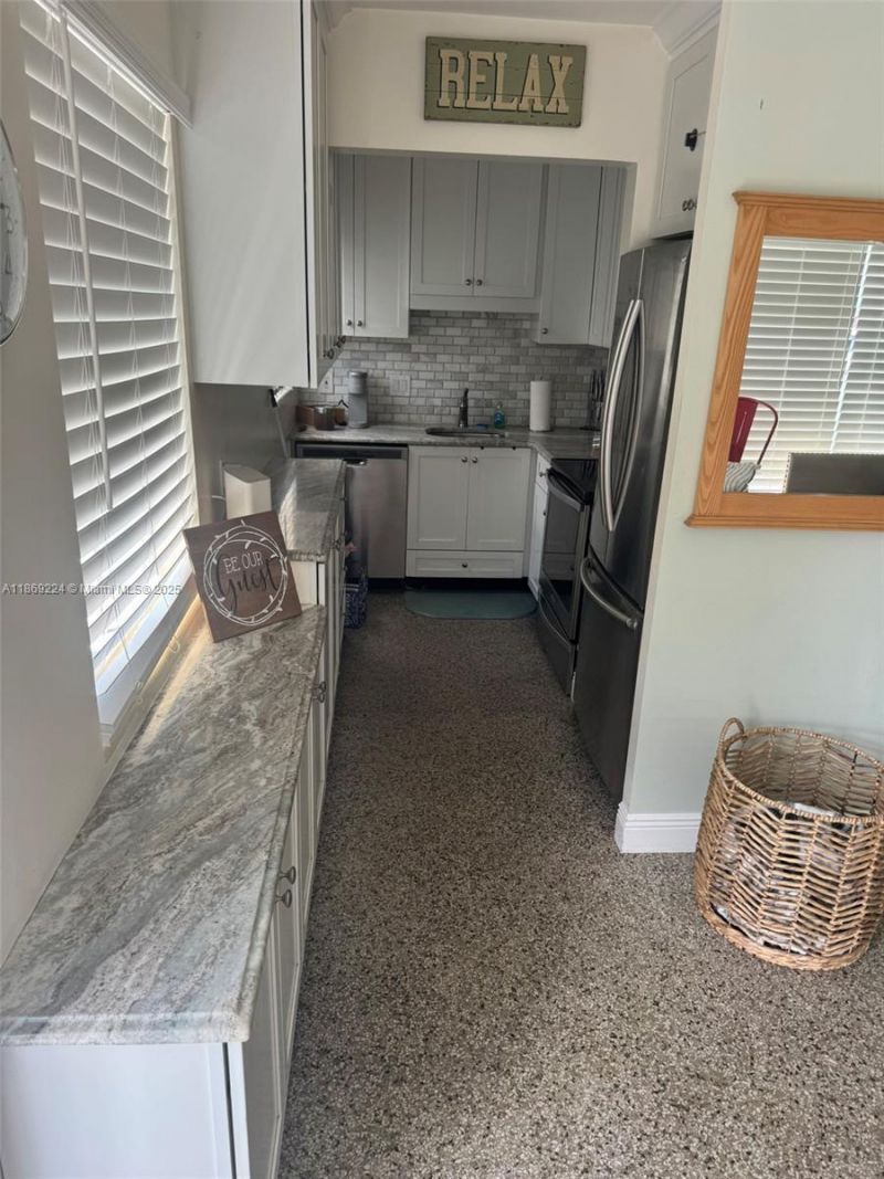 121 Linda Ln, Palm Beach Shores, FL 33404 Photo