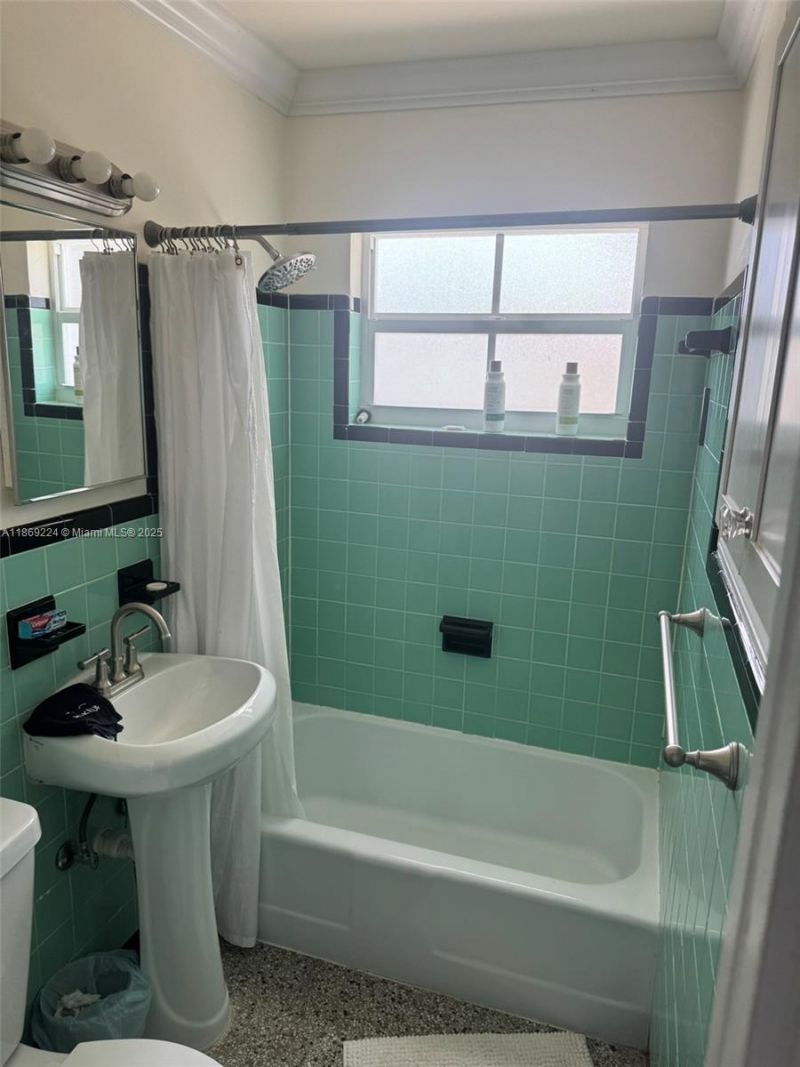 121 Linda Ln, Palm Beach Shores, FL 33404 Photo