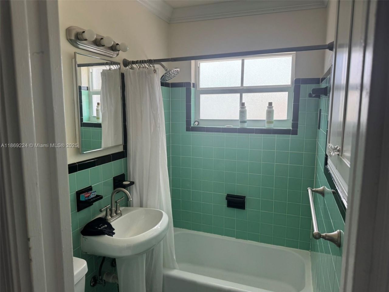 121 Linda Ln, Palm Beach Shores, FL 33404 Photo