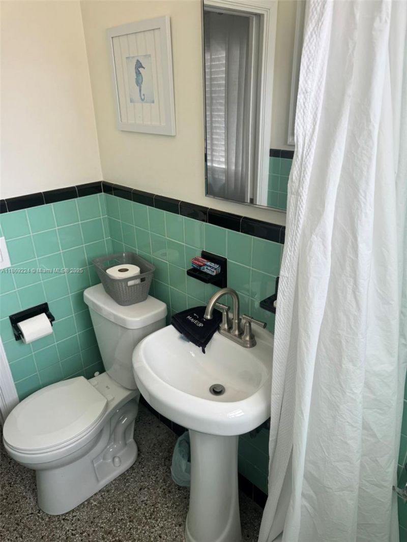 121 Linda Ln, Palm Beach Shores, FL 33404 Photo