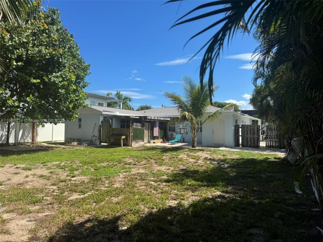 121 Linda Ln, Palm Beach Shores, FL 33404 Photo