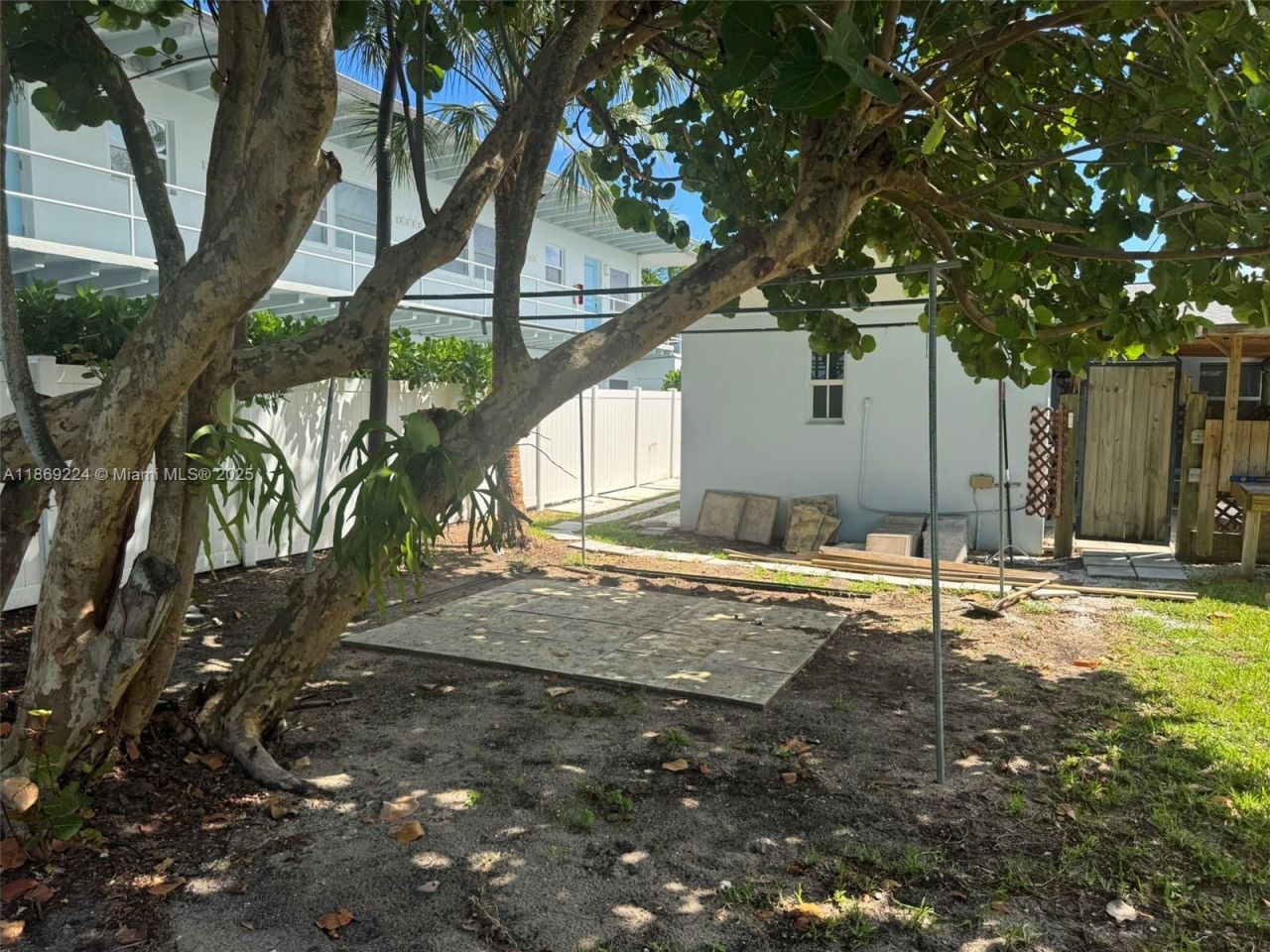 121 Linda Ln, Palm Beach Shores, FL 33404 Photo