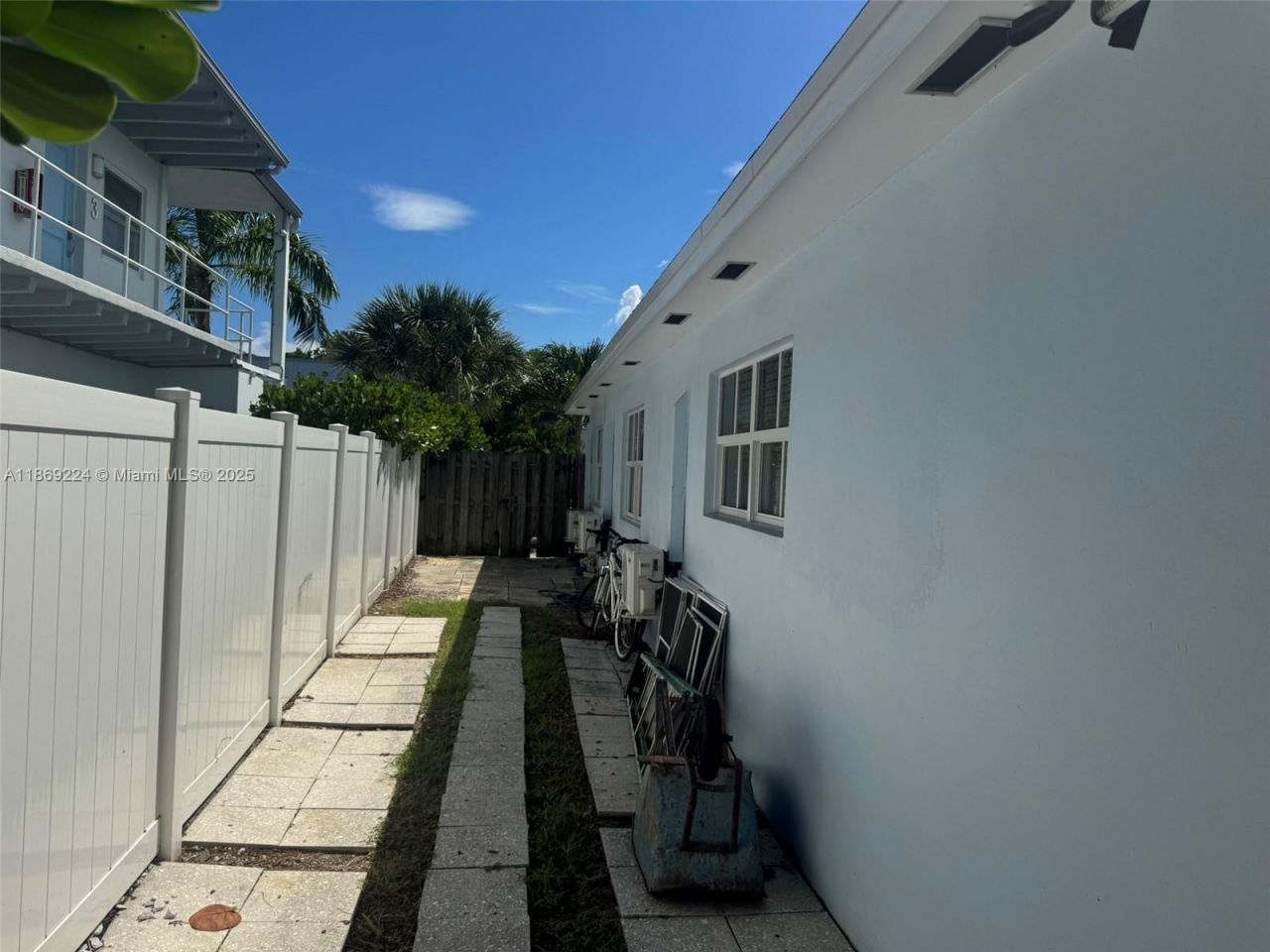121 Linda Ln, Palm Beach Shores, FL 33404 Photo