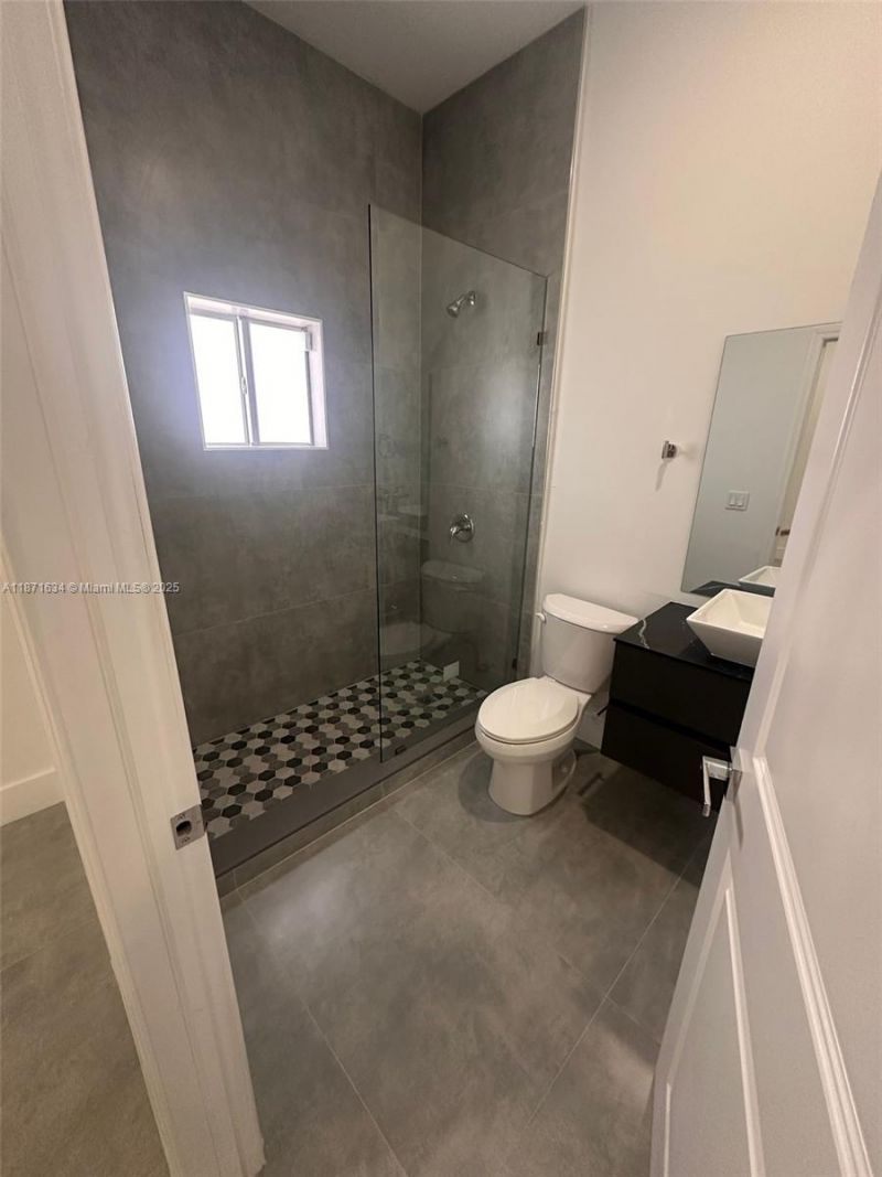 2423 NW 23rd Ln, Fort Lauderdale, FL 33311 Photo