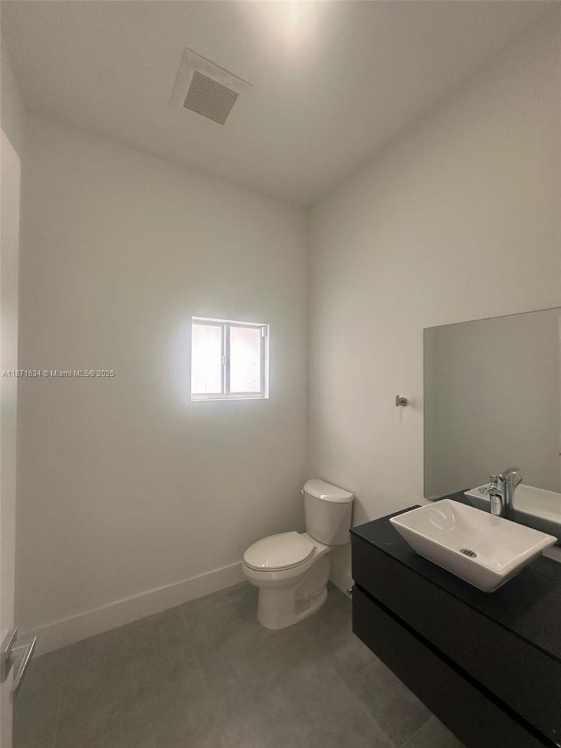 2423 NW 23rd Ln, Fort Lauderdale, FL 33311 Photo