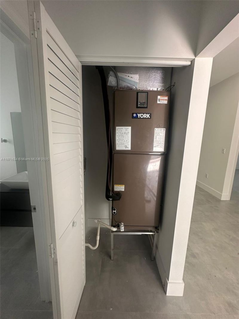 2423 NW 23rd Ln, Fort Lauderdale, FL 33311 Photo