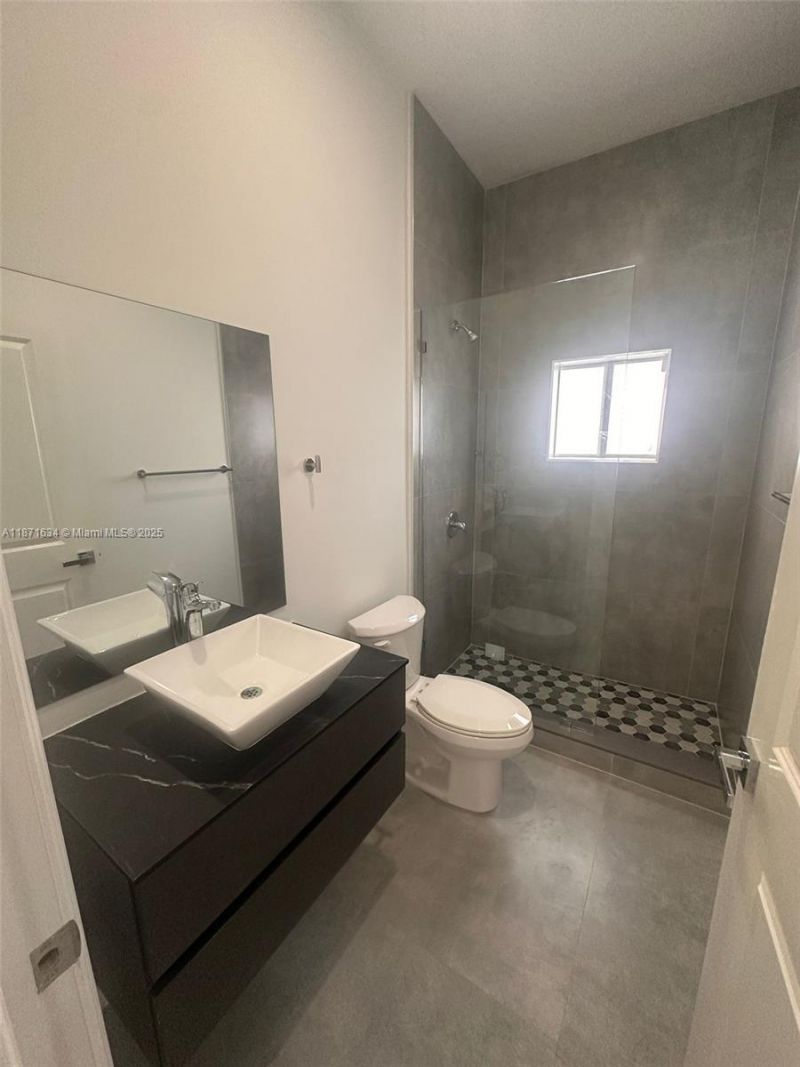 2423 NW 23rd Ln, Fort Lauderdale, FL 33311 Photo