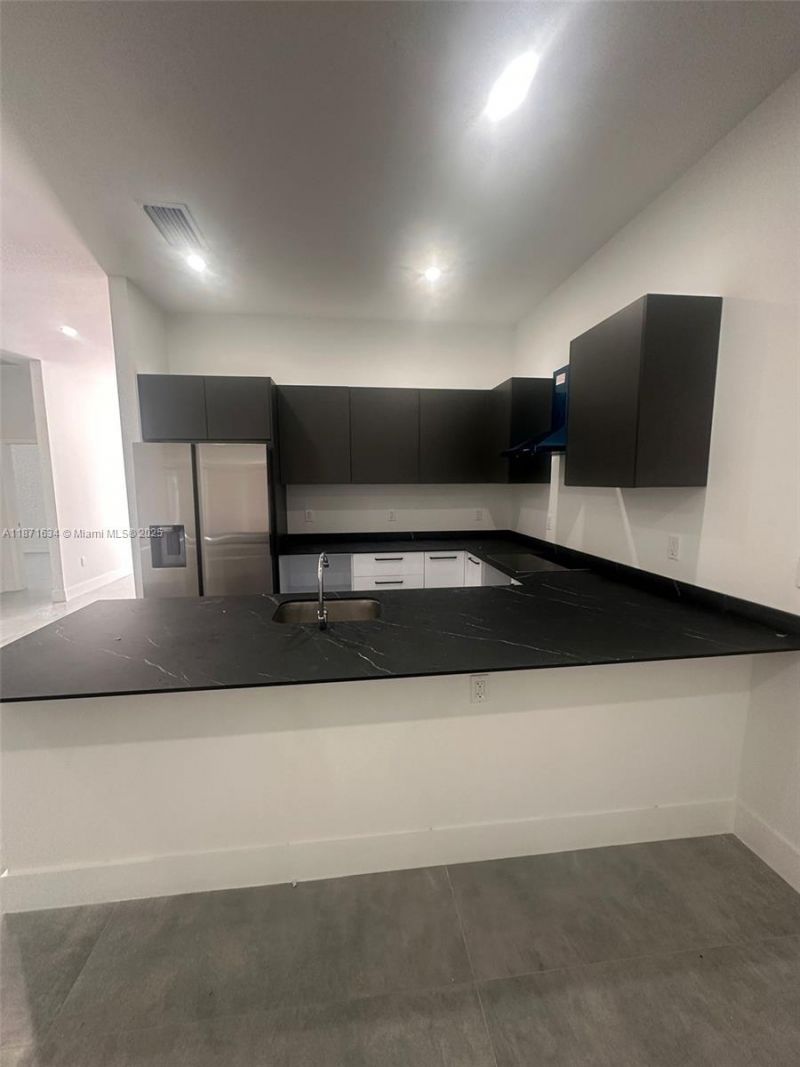 2423 NW 23rd Ln, Fort Lauderdale, FL 33311 Photo