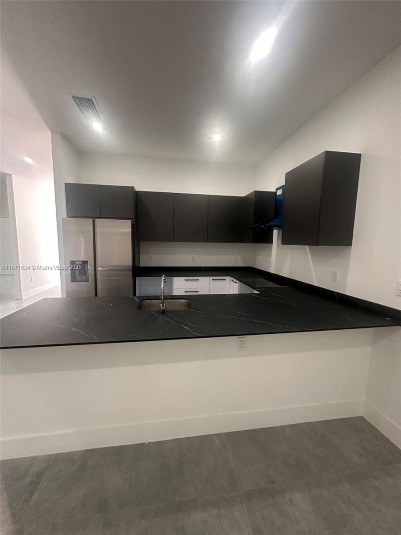 2423 NW 23rd Ln, Fort Lauderdale, FL 33311 Photo