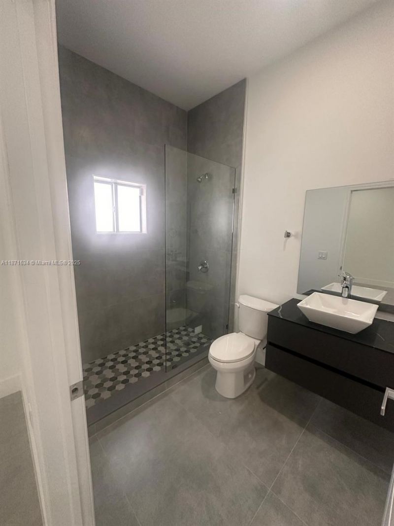 2423 NW 23rd Ln, Fort Lauderdale, FL 33311 Photo