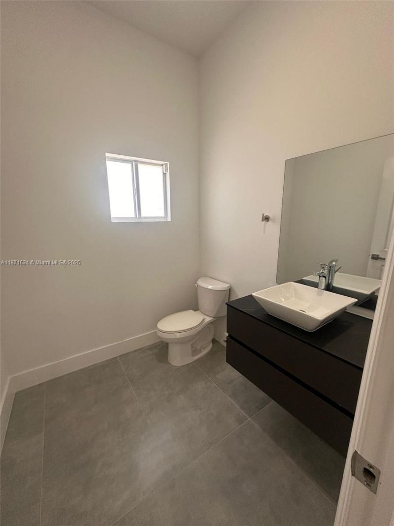 2423 NW 23rd Ln, Fort Lauderdale, FL 33311 Photo