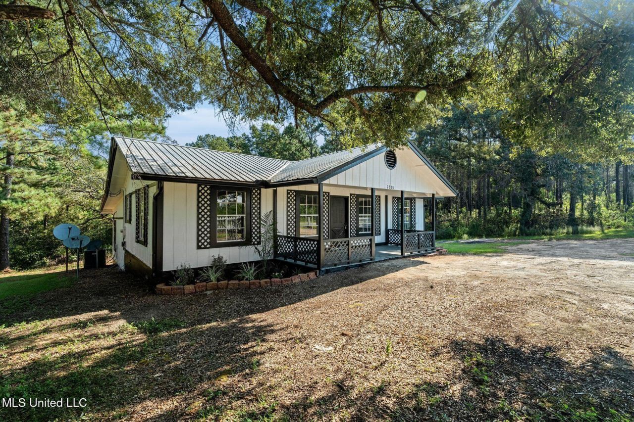 2225 Columbia Purvis Road, Lumberton, MS 39455 Main Photo