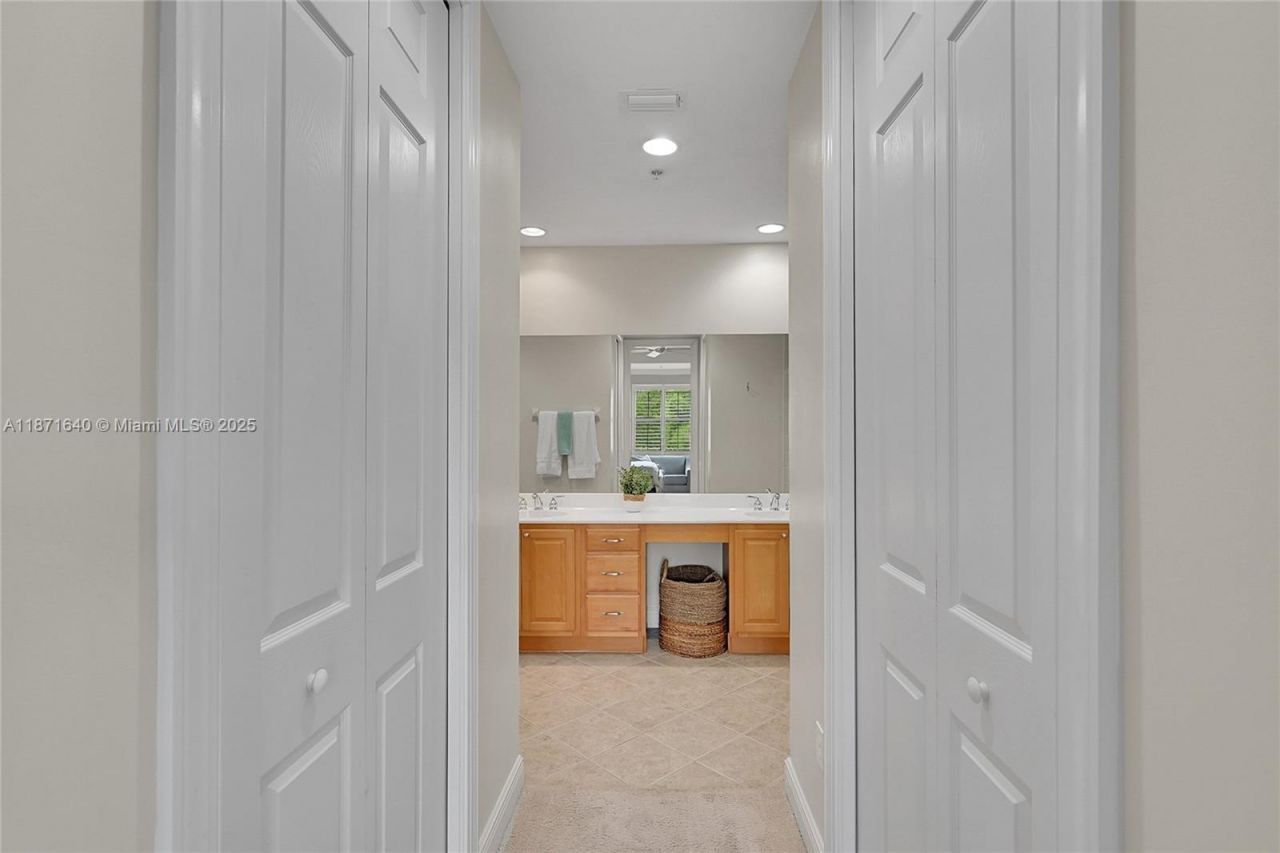 4700 Yacht Harbor Dr, Unit 612, Naples, FL 34112 Photo