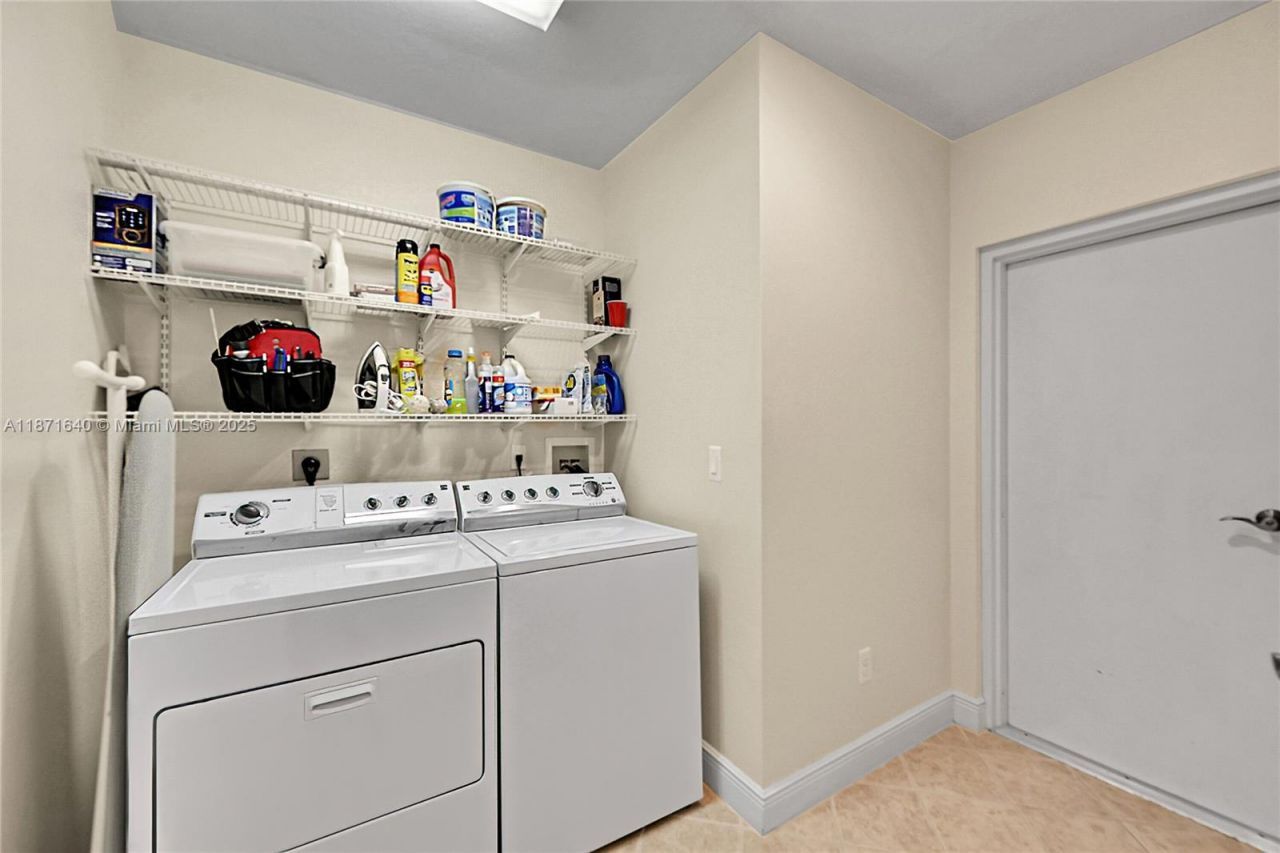 4700 Yacht Harbor Dr, Unit 612, Naples, FL 34112 Photo