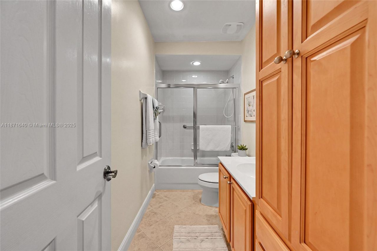 4700 Yacht Harbor Dr, Unit 612, Naples, FL 34112 Photo