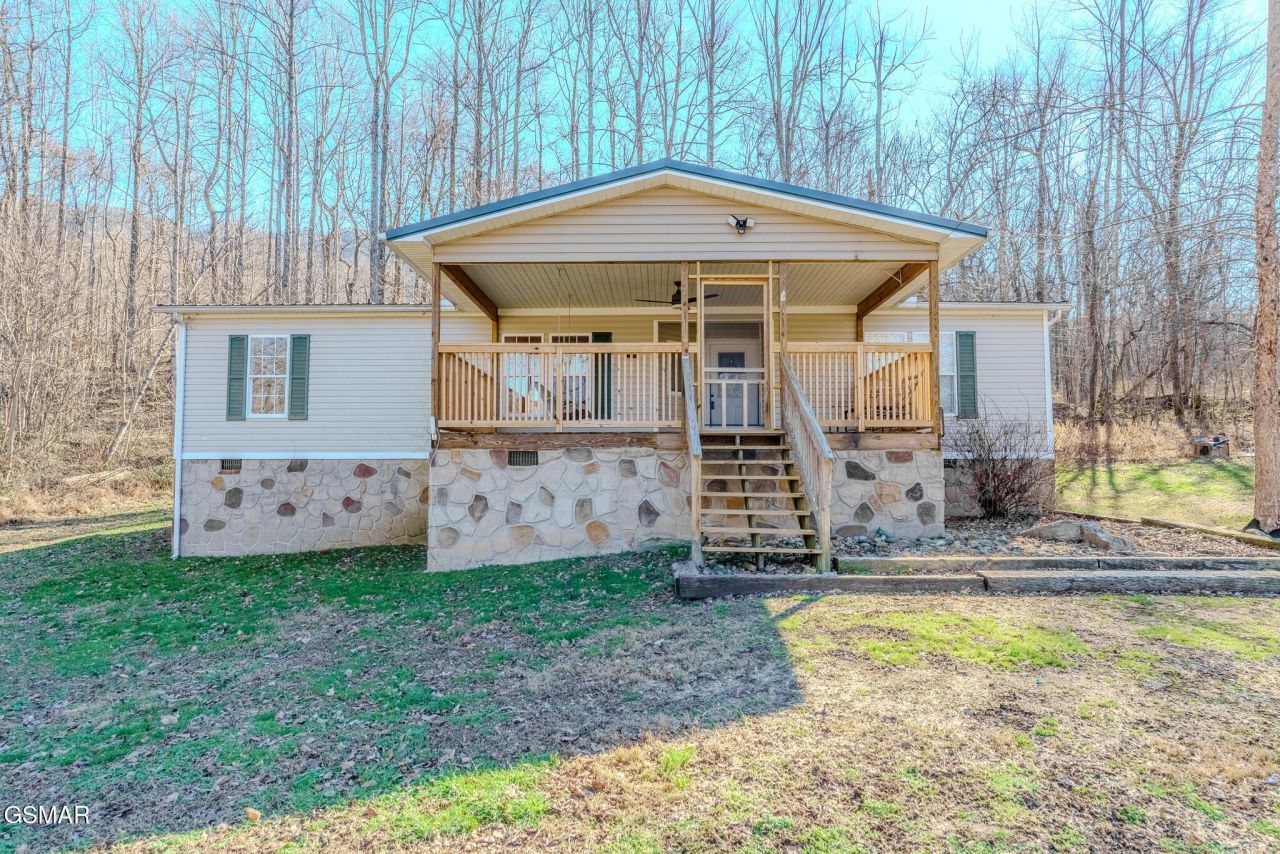 810 Layman Drive, Dandridge, TN 37725 Main Photo