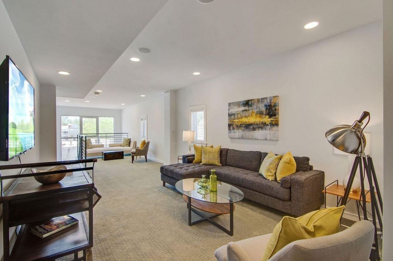 487 King Street Photo 13