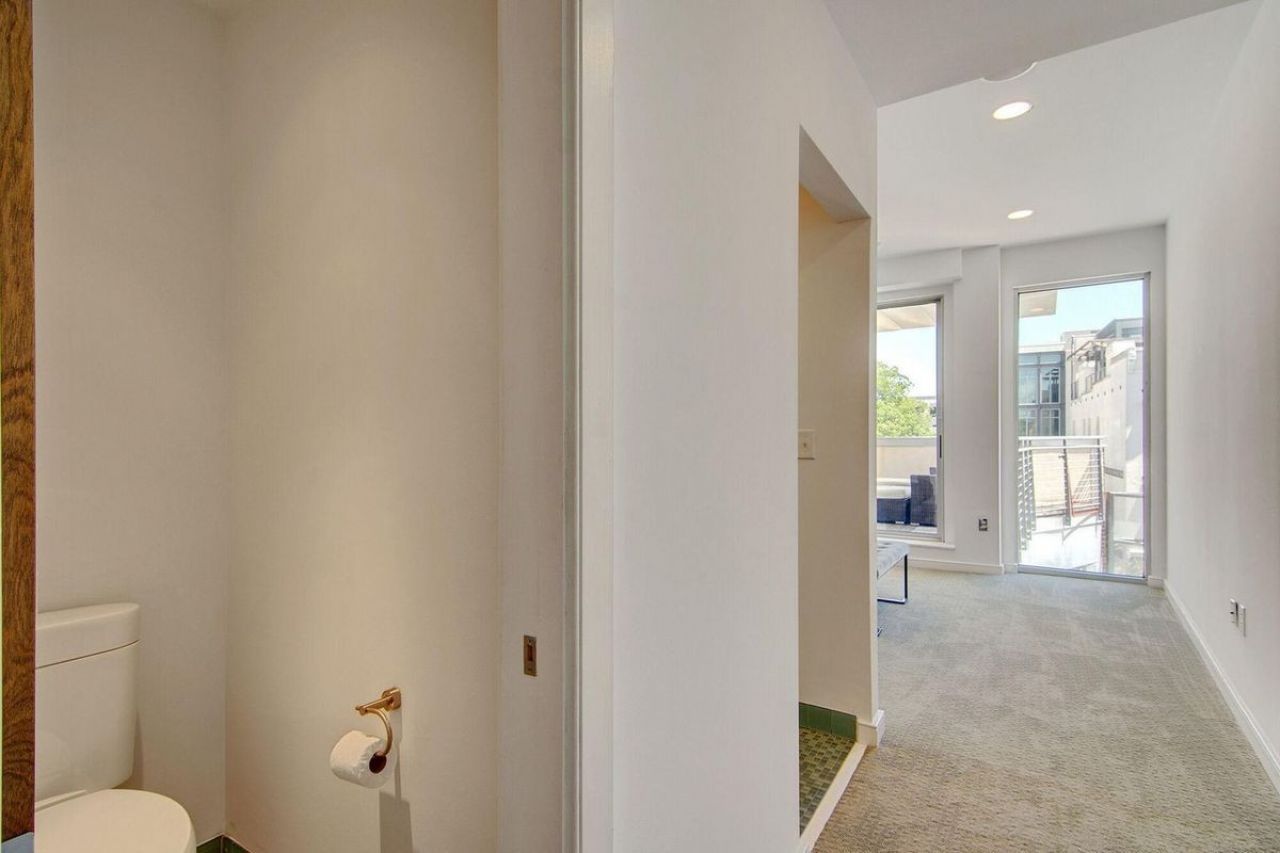 487 King Street Photo 15