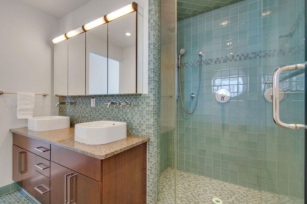 487 King Street Photo 18