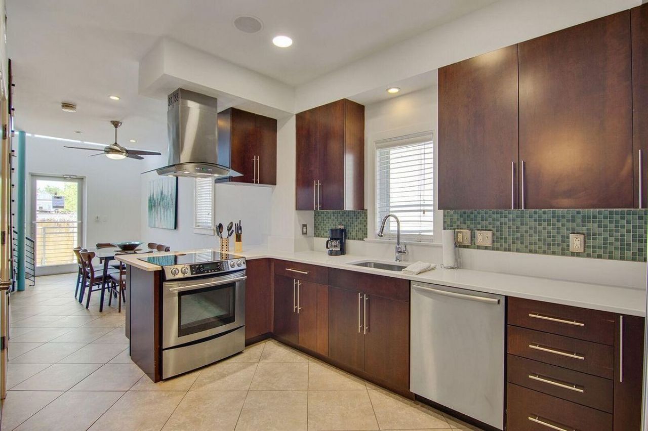 487 King Street Photo 7