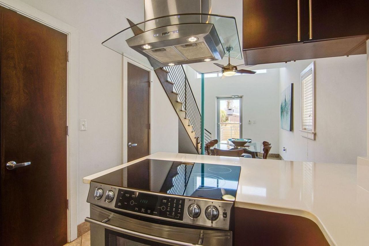 487 King Street Photo 8