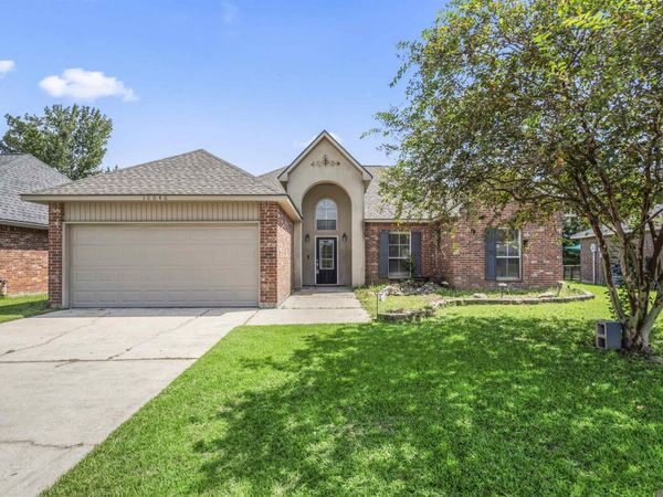 10040 Park Ridge Dr, Denham Springs, LA 70706