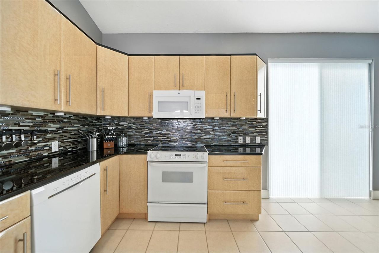 7131 Kensington Court, University Park, FL 34201 Photo