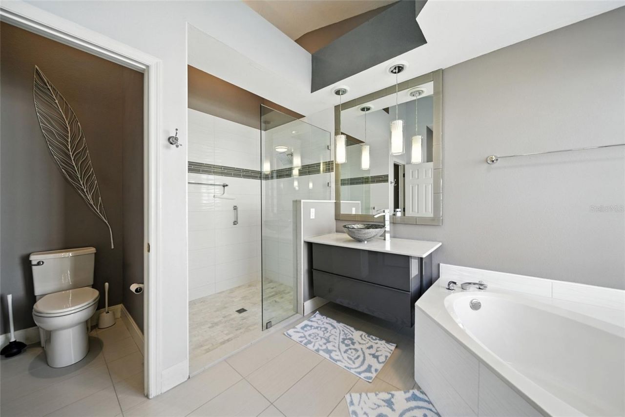 7131 Kensington Court, University Park, FL 34201 Photo