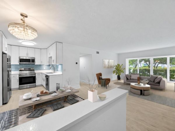 315 Venetian Drive, Unit 4, Delray Beach, FL 33483