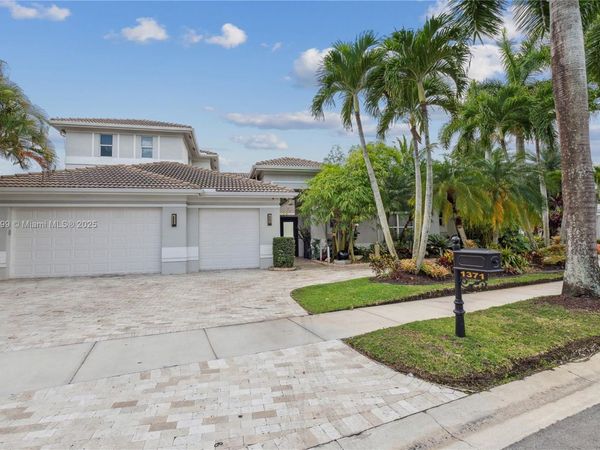 1371 Victoria Isle Dr, Weston, FL 33327