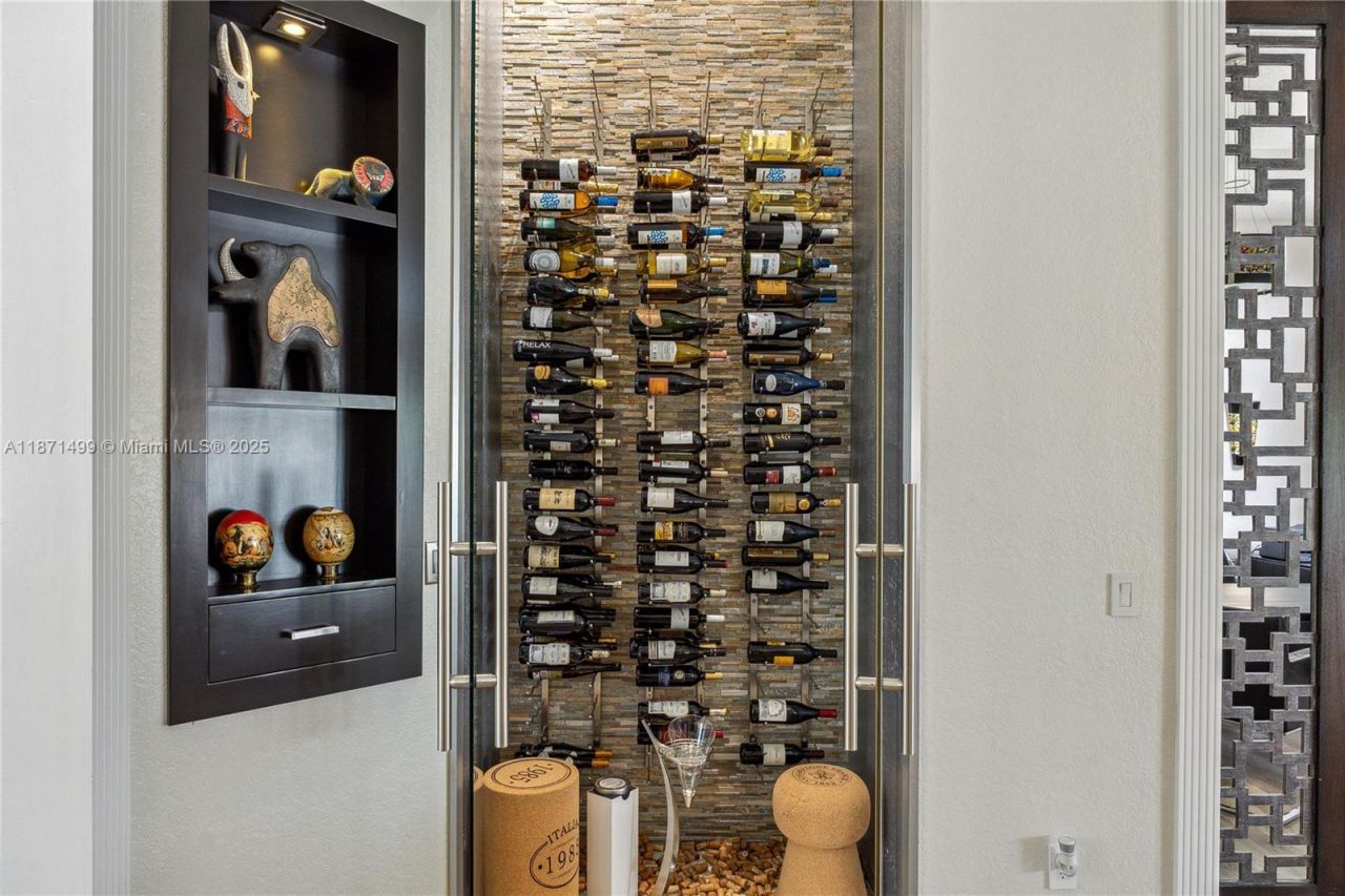 1371 Victoria Isle Dr, Weston, FL 33327 Photo