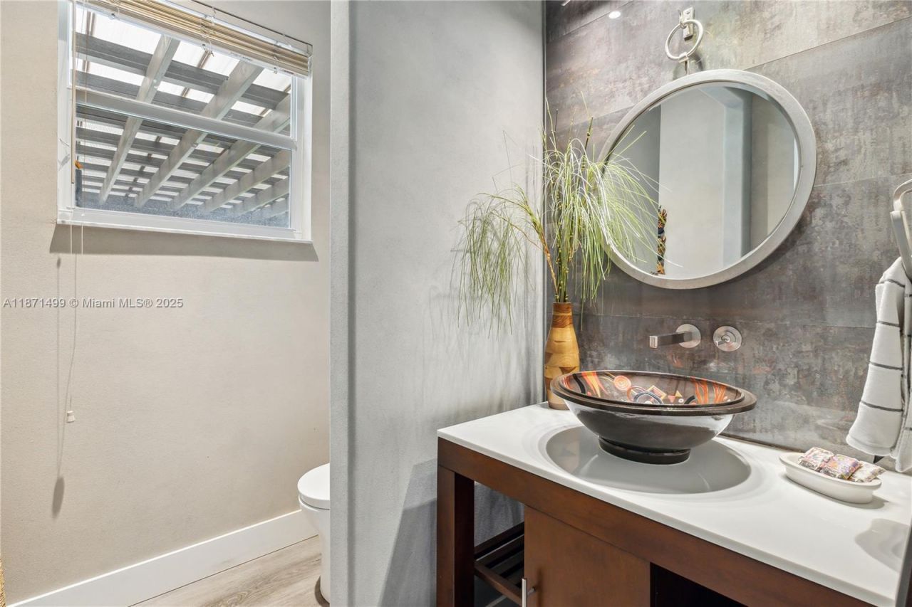 1371 Victoria Isle Dr, Weston, FL 33327 Photo