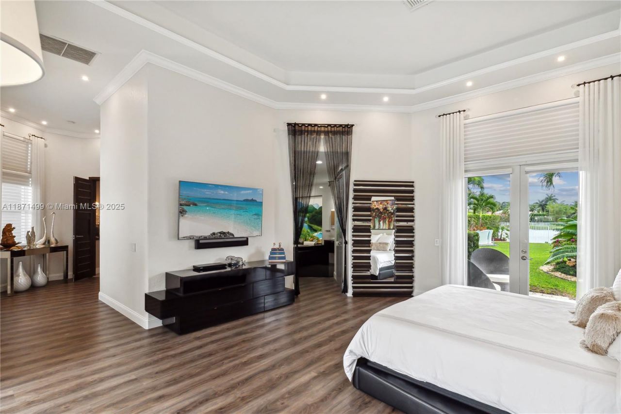 1371 Victoria Isle Dr, Weston, FL 33327 Photo