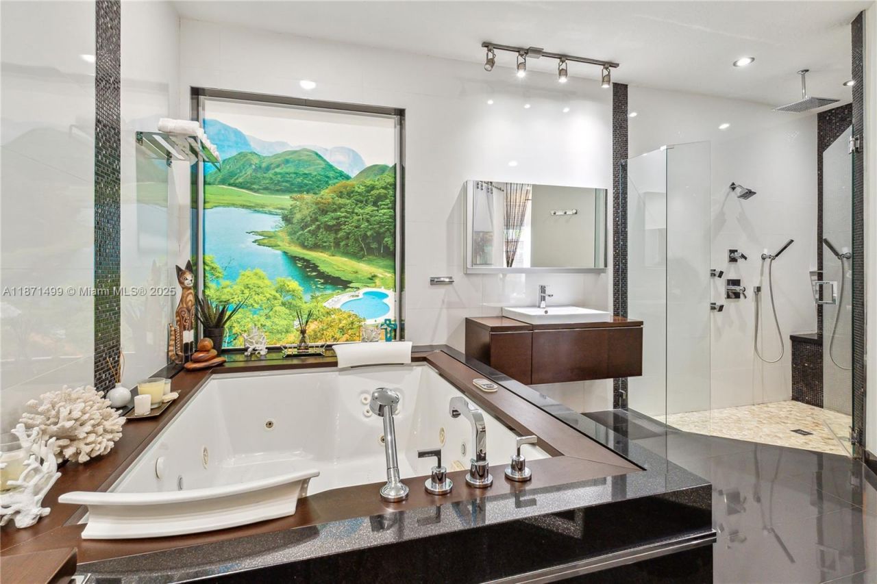 1371 Victoria Isle Dr, Weston, FL 33327 Photo