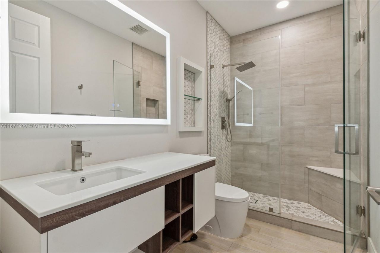 1371 Victoria Isle Dr, Weston, FL 33327 Photo