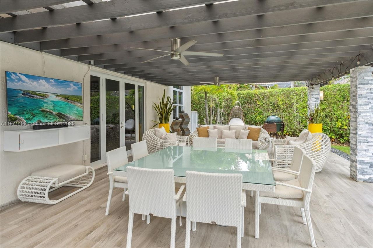 1371 Victoria Isle Dr, Weston, FL 33327 Photo