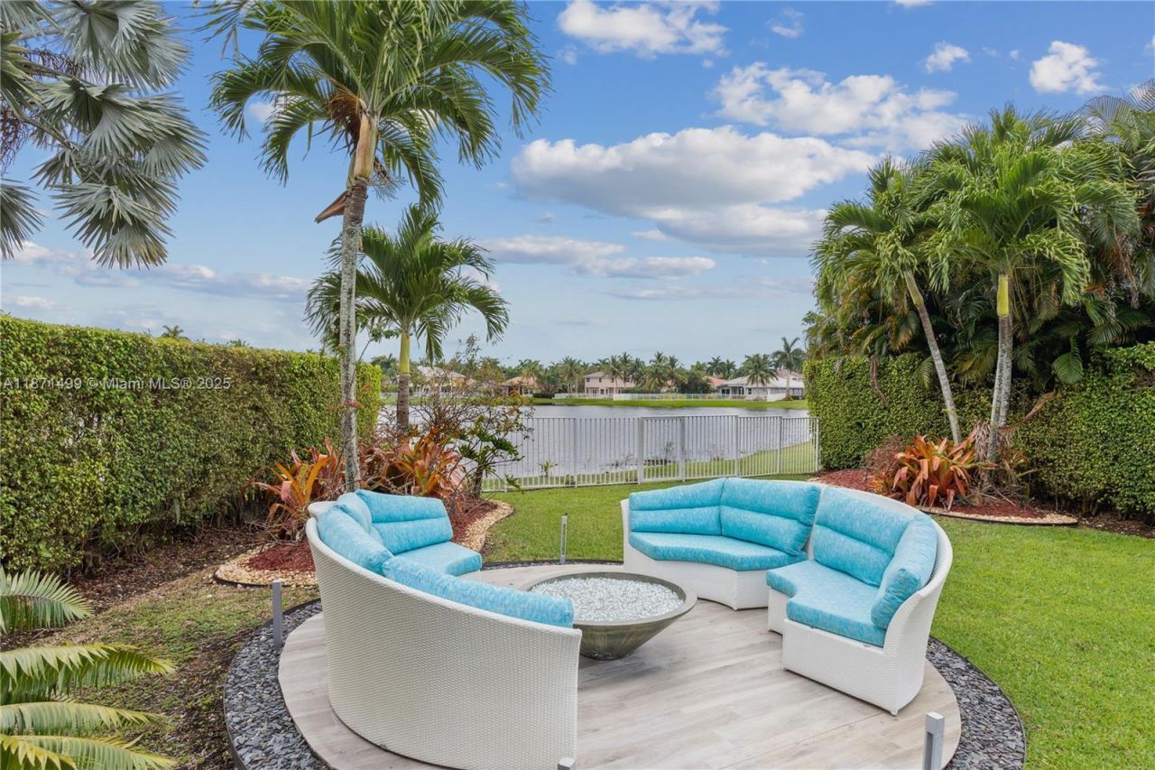 1371 Victoria Isle Dr, Weston, FL 33327 Photo