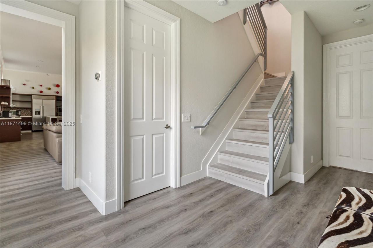 1371 Victoria Isle Dr, Weston, FL 33327 Photo