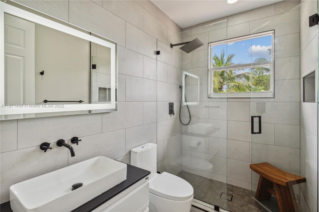 1371 Victoria Isle Dr, Weston, FL 33327 Photo