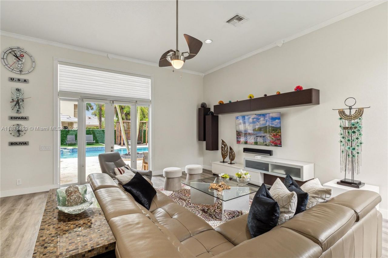 1371 Victoria Isle Dr, Weston, FL 33327 Photo