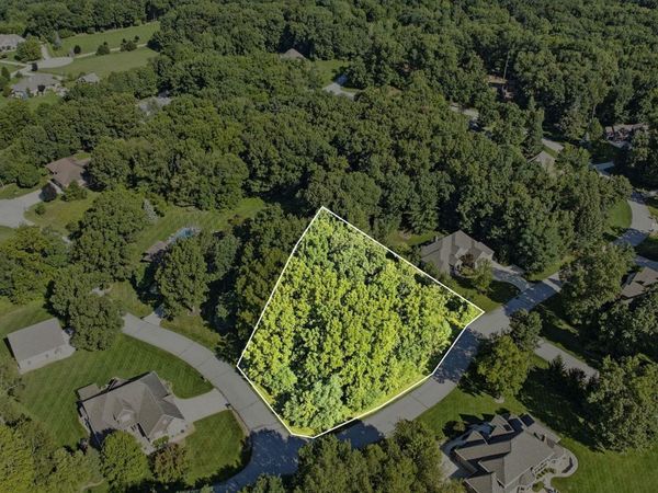 56237 Whispering Hill Dr, Bristol, IN 46507