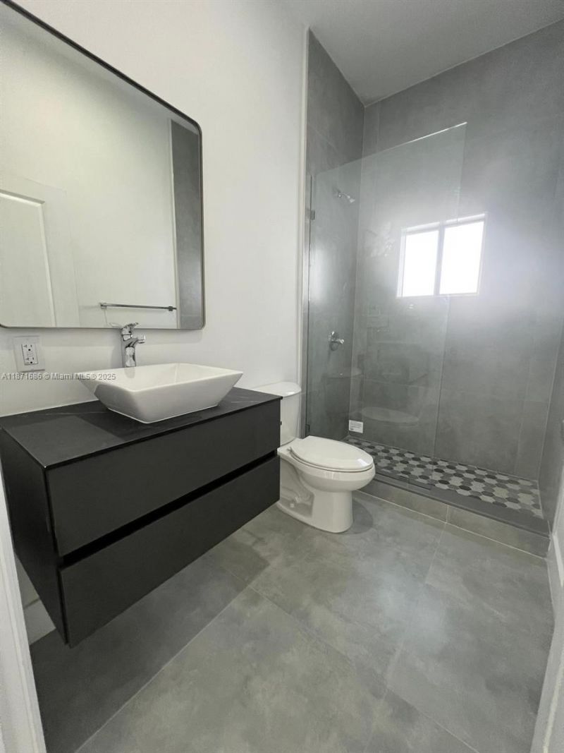 2421 NW 23rd Ln, Fort Lauderdale, FL 33311 Photo