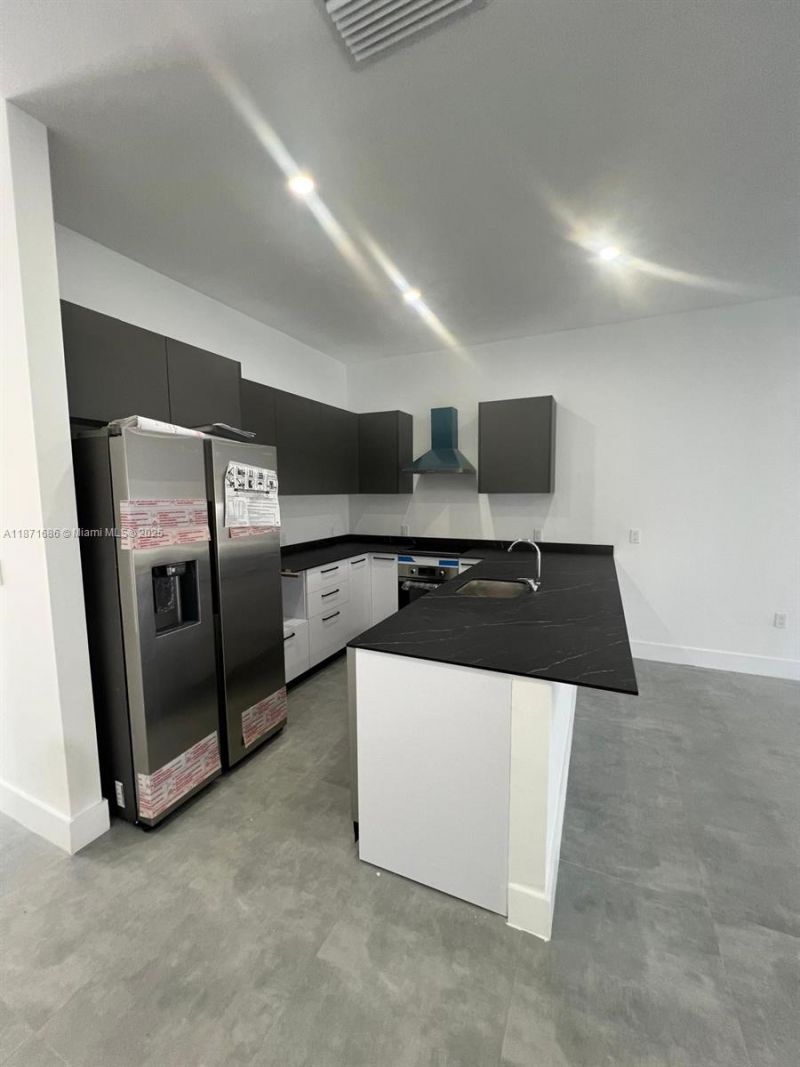 2421 NW 23rd Ln, Fort Lauderdale, FL 33311 Photo