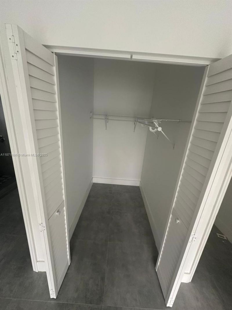 2421 NW 23rd Ln, Fort Lauderdale, FL 33311 Photo