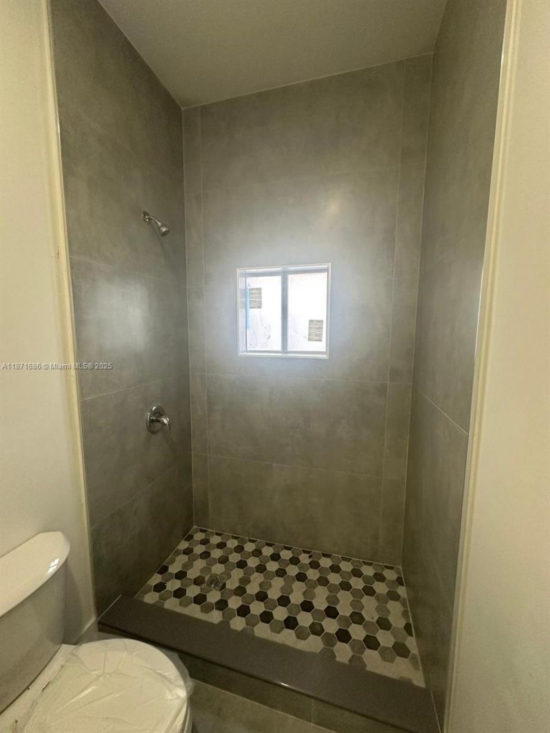 2421 NW 23rd Ln, Fort Lauderdale, FL 33311 Photo