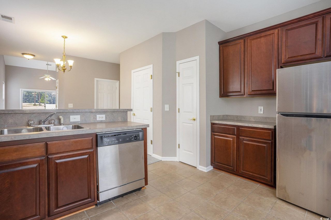 256 Connemara Dr. Photo 4