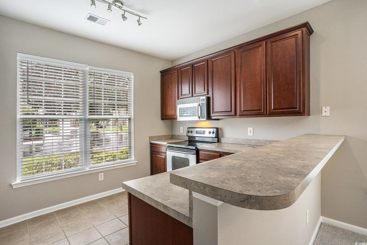 256 Connemara Dr. Photo 5